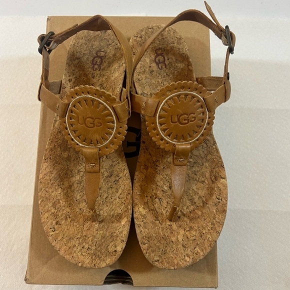 Ugg Women’s “Ayden II” Almond Sandals Size 9 - Picture 3 of 10